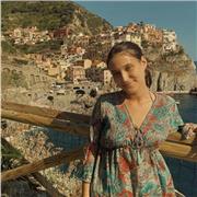 Offro lezioni privati a bambini e ragazzi, dalle elementari fino alle superiori. 
Diplomata al liceo linguistico e conseguita la certificazione di inglese a livello C1, aiuto i ragazzi sopratutto in inglese